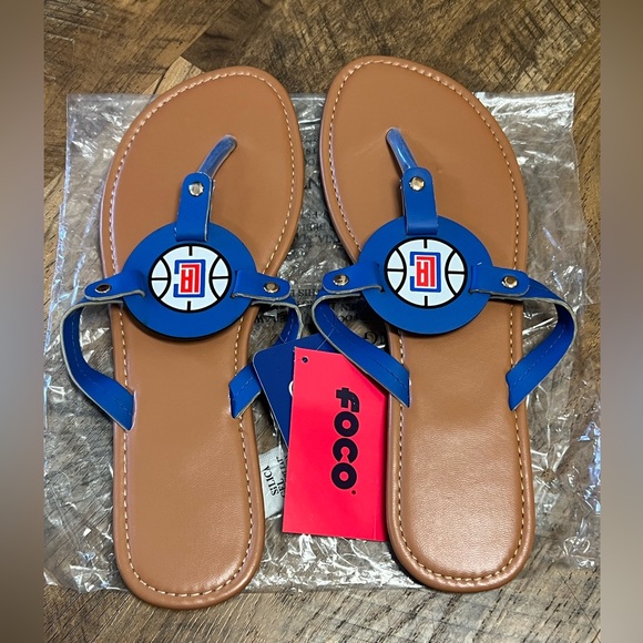 LA Clippers Women's Die-Cut Logo Flip Flops - Picture 2 of 8